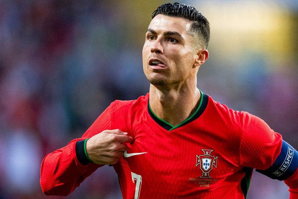 “tài năng trẻ 37 tuổi”- Ronaldo